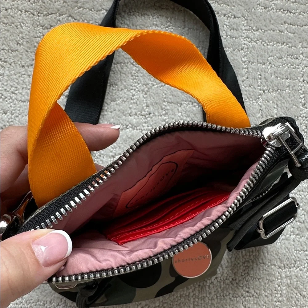 Shorty love Camouflage Crossbody Bag with Black Strap - Picture 5 of 5